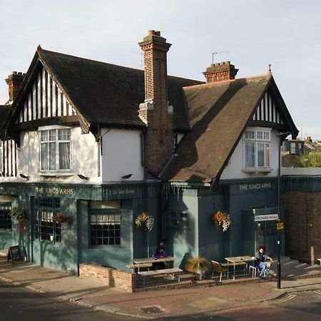 Kings Arms Hotel Brentford Bagian luar foto