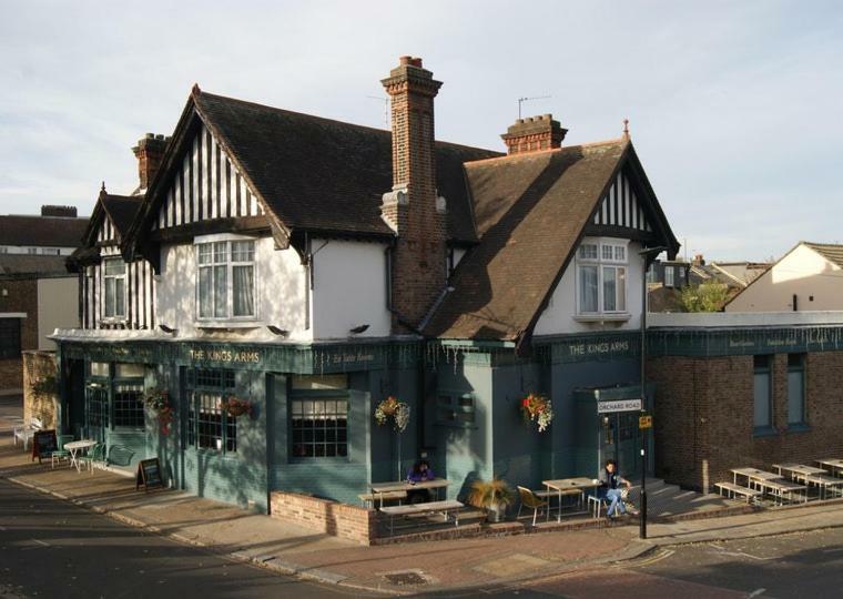 Kings Arms Hotel Brentford Bagian luar foto